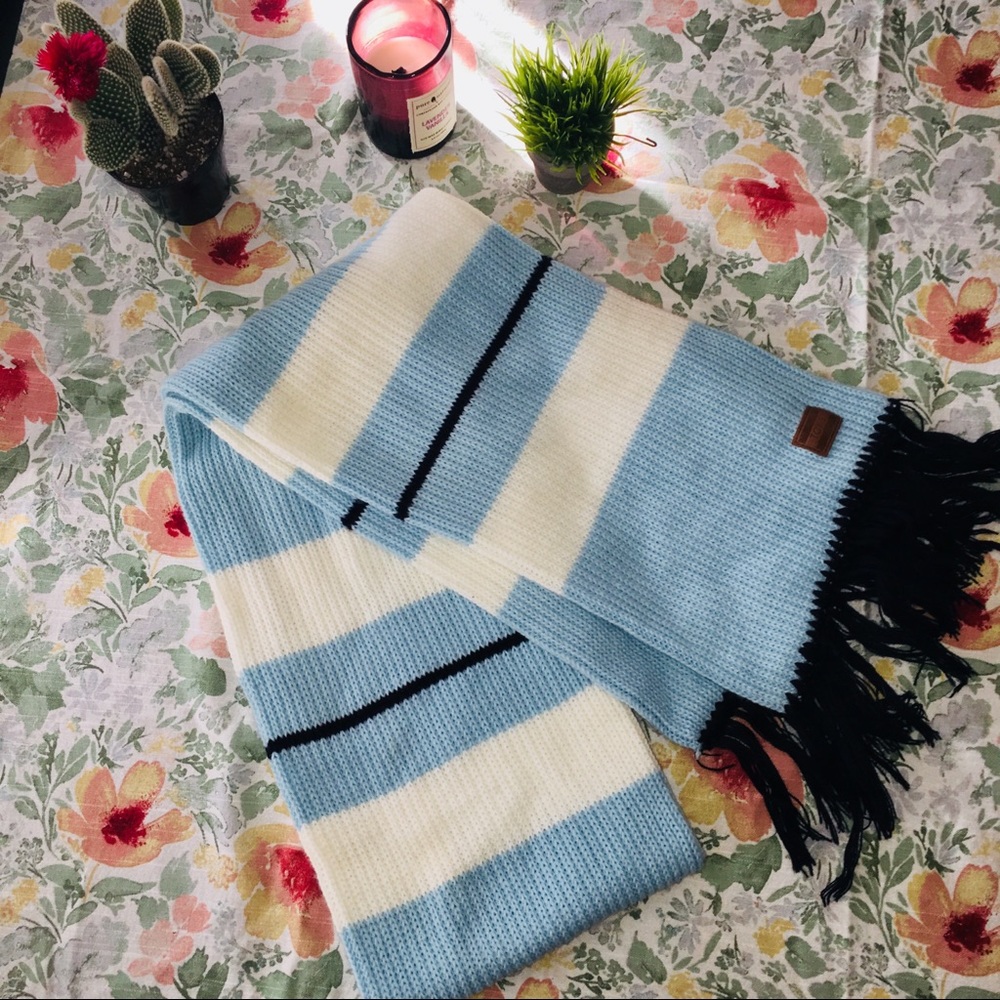 TOMS scarf